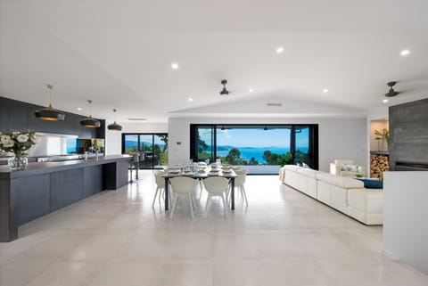 'Nine Islands' Airlie Beach Luxury Holiday Home with ocean views House in Airlie Beach