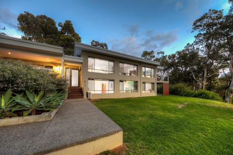 Lesmurdie Lodge House in Forrestfield