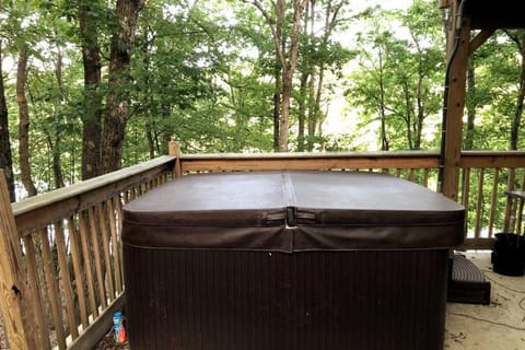 Hot Tub, View (from property/room), Balcony/Terrace