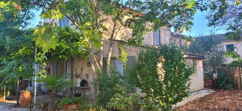 Une maison de famille dans le Luberon House in Bonnieux