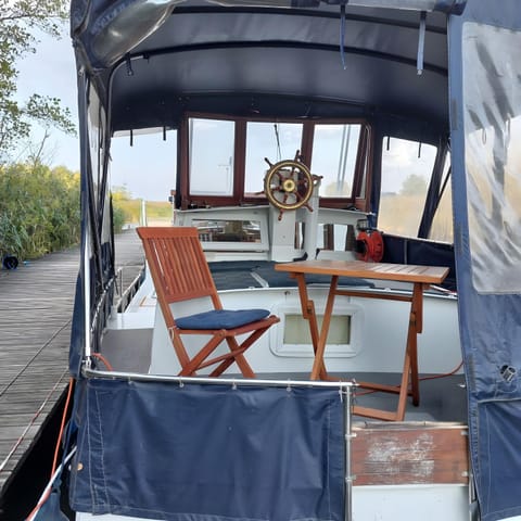 Leseinsel Helena Docked boat in Mecklenburgische Seenplatte