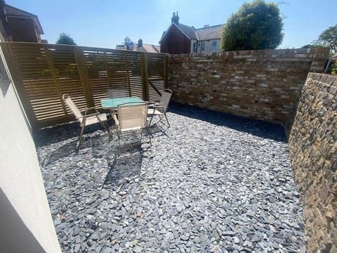 One bed modern detached holiday home - off street parking Apartment in Ramsgate