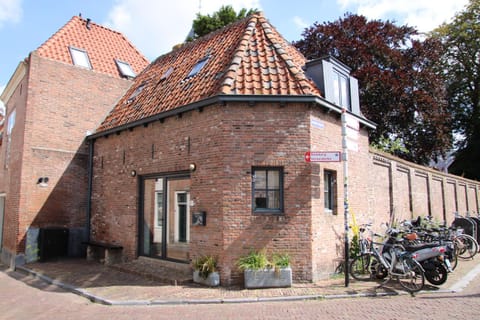 Property building, Day, Neighbourhood, Street view, Location
