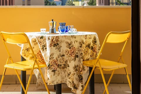 Balcony/Terrace, Living room, Seating area, furniture