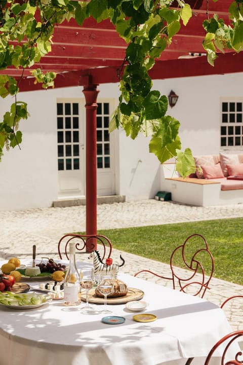 Patio, Garden, Dining area, Garden view