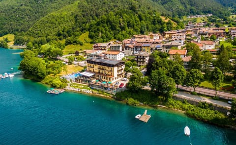Property building, Bird's eye view, Swimming pool