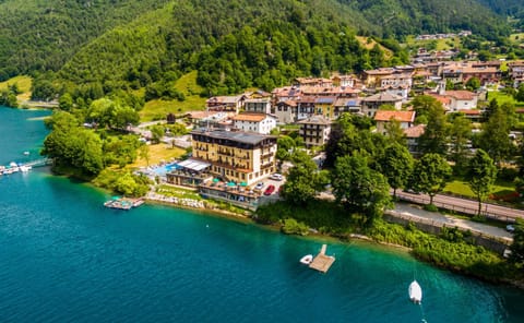 Property building, Bird's eye view, Swimming pool