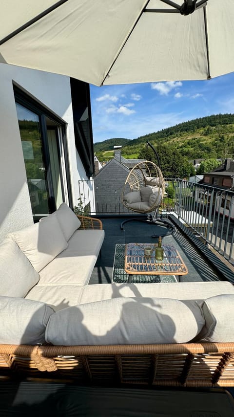 Balcony/Terrace, Mountain view