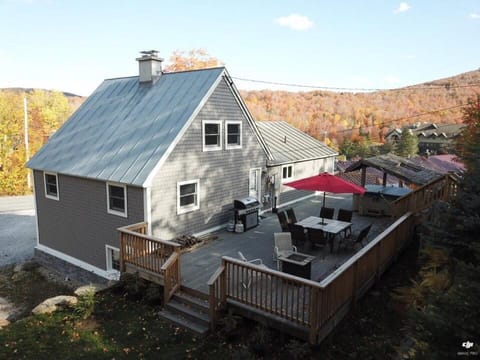 West Park Chalet - Large Vermont Ski Home - Great for Groups! Hot tub, games, ski lift ticket deals! House in Mendon