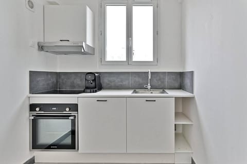 Kitchen or kitchenette, oven, stove