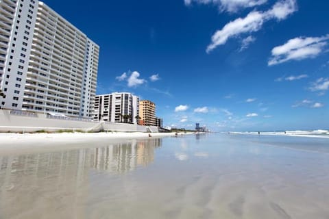 Daytona Studio Suite Queen Bed Walk In Shower #3 Motel in Daytona Beach Shores