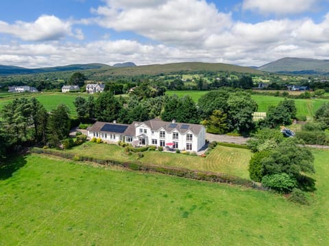 Large 5 bedroom home to sleep 10 people with wonderful sea views House in Kenmare