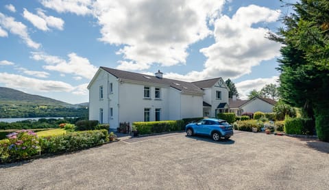 Large 5 bedroom home to sleep 10 people with wonderful sea views House in Kenmare