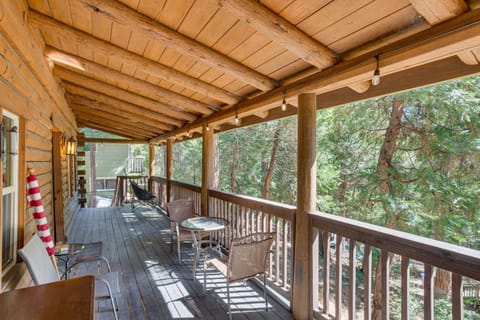 Cabin about 1 Mi to Lake Gregory and Hiking! House in Crestline