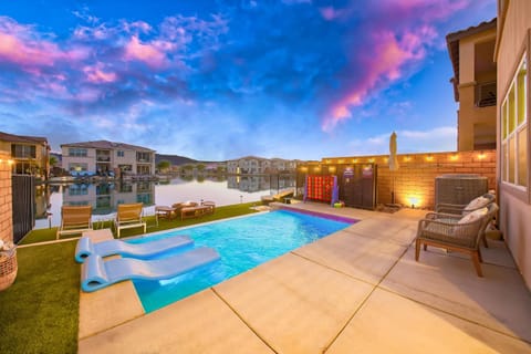 Pool view, Swimming pool