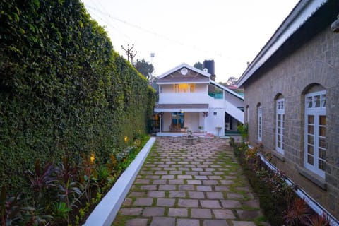 Savithri Gemini Ganesh Bungalow By XploreIndo Villa in Kodaikanal