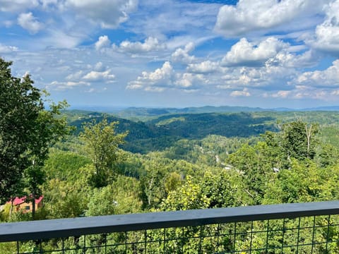 Close Enough to Perfect Luxurious 4 Bedroom Cabin with Game Room & Stunning Views House in Gatlinburg