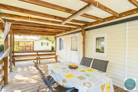 Patio, Dining area