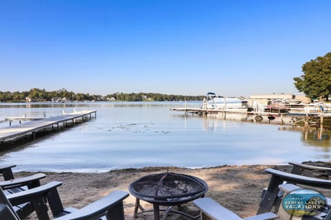 Sandy Shores - Lakeside - Boat Pier on Powers Lake - Swimming - Picturesque Views - Unforgettable Memories Casa in Powers Lake