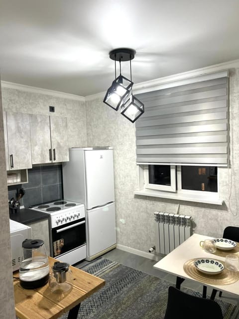 Kitchen or kitchenette, Dining area, oven, stove