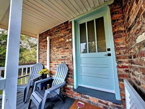 Property building, Patio, Facade/entrance, Day, View (from property/room), Balcony/Terrace, Seating area