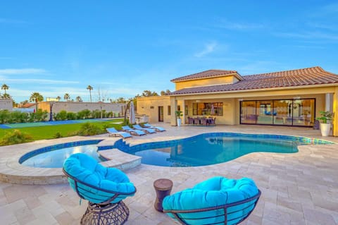 Pool view, Swimming pool, sunbed