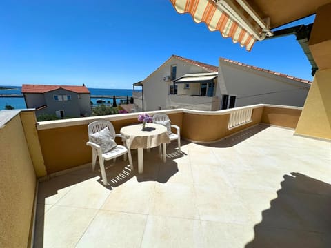 View (from property/room), Balcony/Terrace, Seating area, Sea view