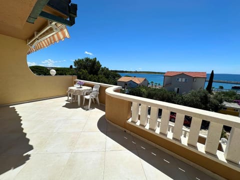 View (from property/room), Balcony/Terrace, Sea view