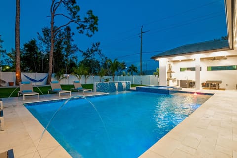 Diamond Blue Beach Home House in North Naples