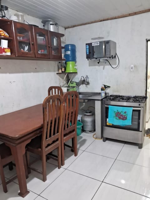 Kitchen or kitchenette, Dining area, dishwasher, oven, pet friendly, stove