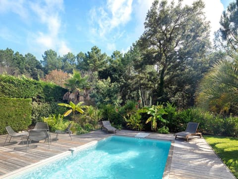 Villa avec piscine chauffée, jardin exotique, au calme proche plages et commerces, Capbreton - FR-1-791-17 Villa in Capbreton