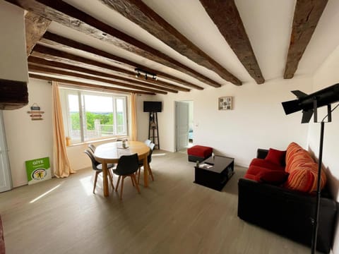 Gîte avec Jardin, WiFi, Parking Privé près de Loches - FR-1-381-594 House in Centre-Val de Loire