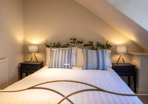 A hidden gem in the centre of town - sleeps 7 Casa in Tetbury