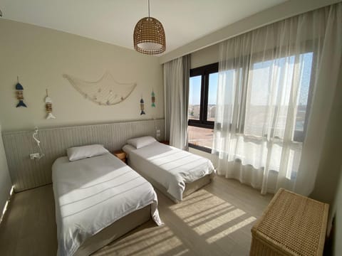 Bed, Photo of the whole room, Bedroom, Lake view