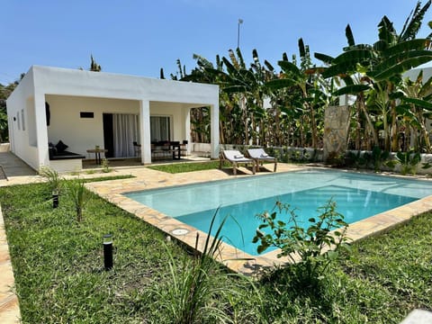 Property building, Day, Garden view, Pool view, Swimming pool, sunbed