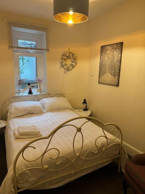 High Street Stroud Cosy Hideaway Apartment in Stroud