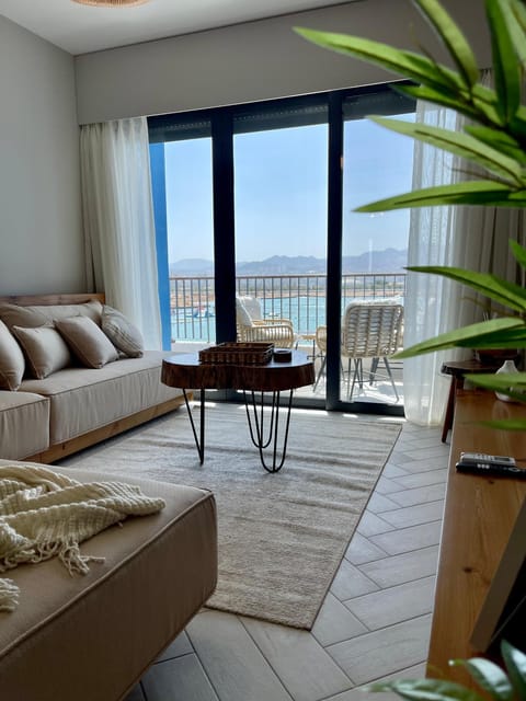 View (from property/room), Balcony/Terrace, Living room, Seating area, Sea view