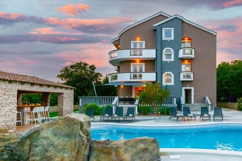 Swimming pool