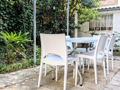 Patio, Garden, Dining area, Garden view