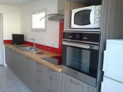 Kitchen or kitchenette, oven, stove