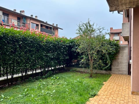 Property building, Spring, Day, Garden, Garden view