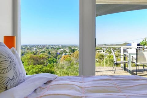 Classic Coastal Escape - Sensational Sea Views House in Melbourne Road