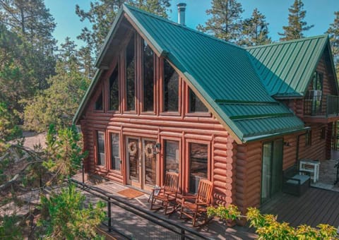 Charming Log AFrame in Pine Casa in Strawberry