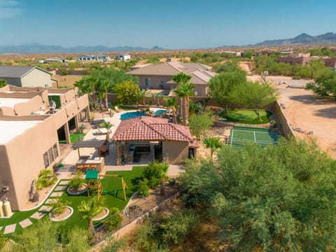 Amazing Views - Pickleball - Golf - Sleeps 25 Villa in Scottsdale