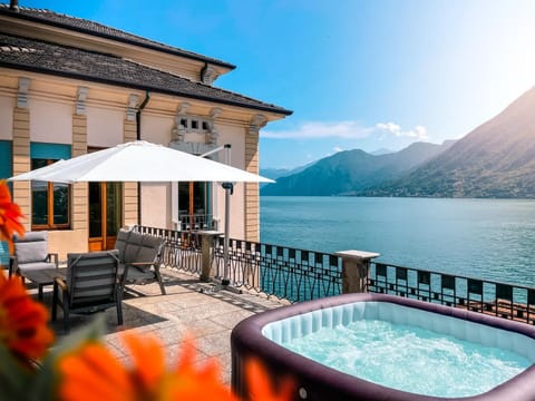 Day, Natural landscape, Hot Tub, View (from property/room), Balcony/Terrace, Lake view, Mountain view, sunbed