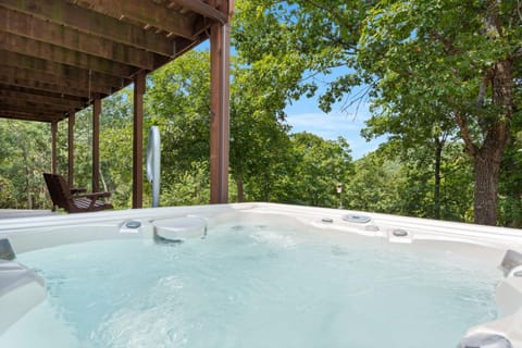 Secluded-Pvt Hot Tub-Free Daily Tickets-Walk to Table Rock Lake House in Table Rock Lake