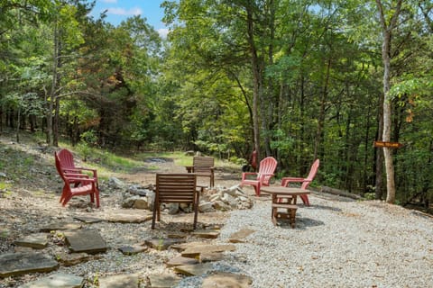 Secluded-Pvt Hot Tub-Free Daily Tickets-Walk to Table Rock Lake House in Table Rock Lake