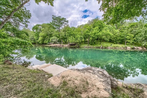 CL 2849 River Escape At Horseshoe Falls House in Canyon Lake