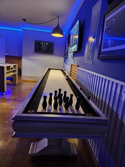 Bowling, Game Room