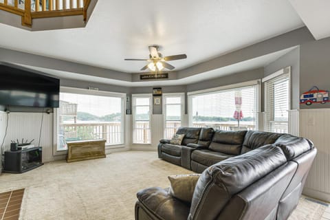 Private Dock, Game Room Lake of the Ozarks Haven! House in Lake of the Ozarks